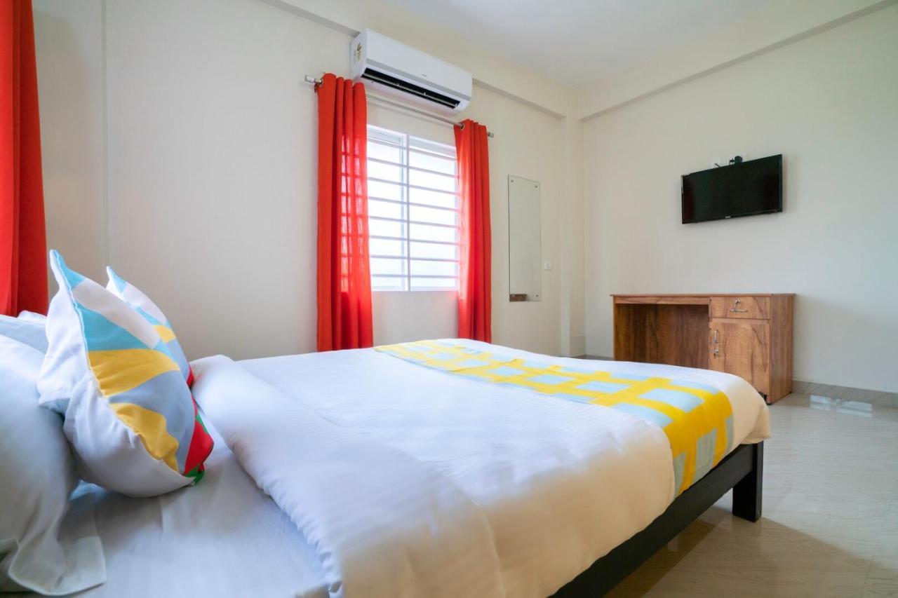 Dreamz Airport Residency Cochin Hotel เนดุมบัสเซรี ภายนอก รูปภาพ