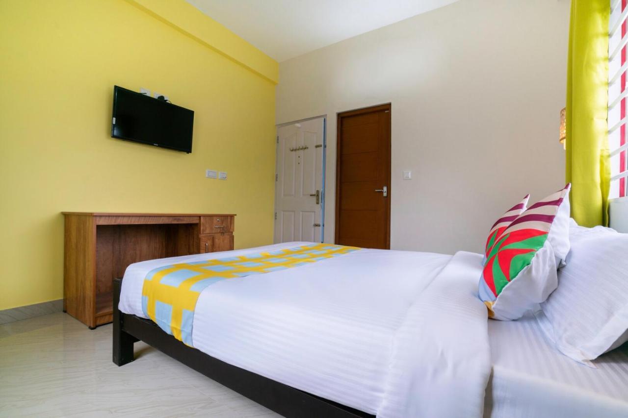 Dreamz Airport Residency Cochin Hotel เนดุมบัสเซรี ภายนอก รูปภาพ