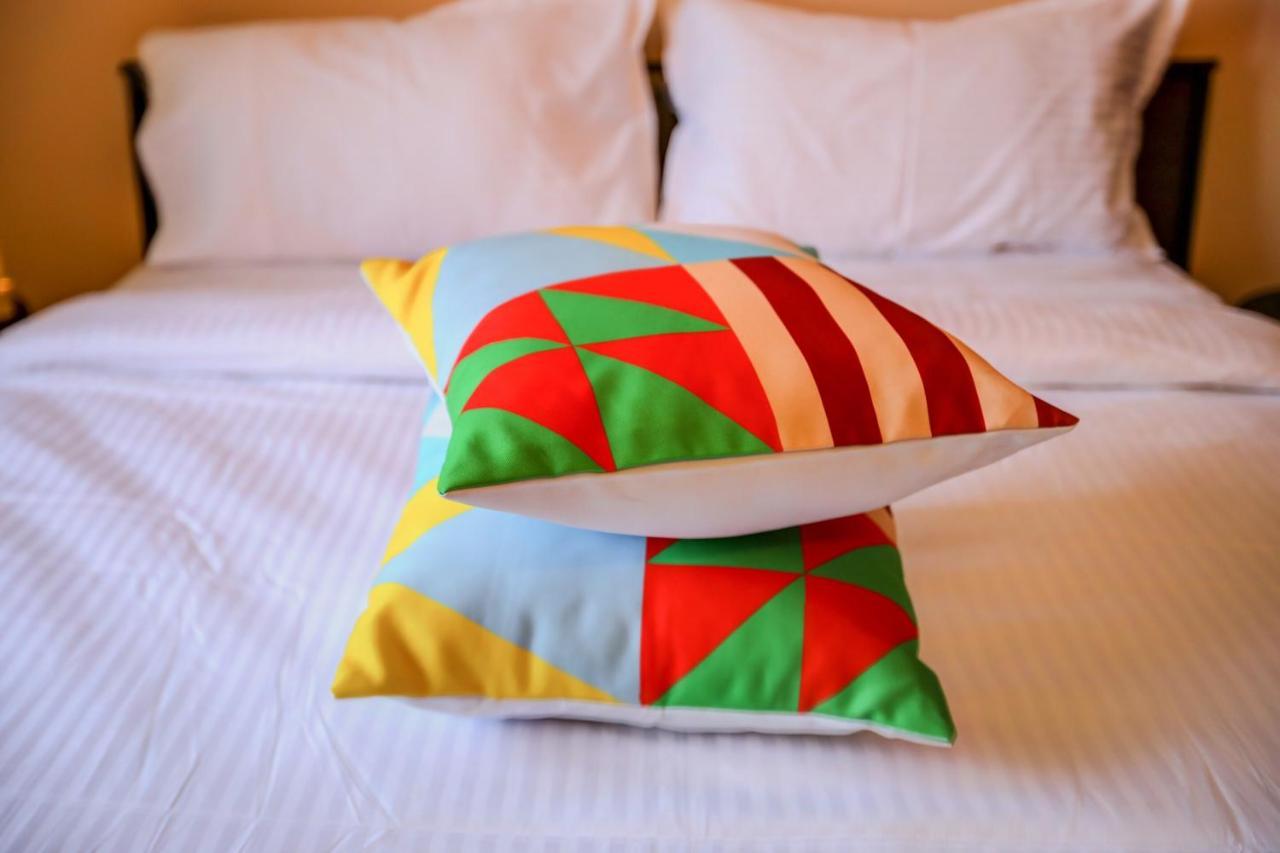 Dreamz Airport Residency Cochin Hotel เนดุมบัสเซรี ภายนอก รูปภาพ